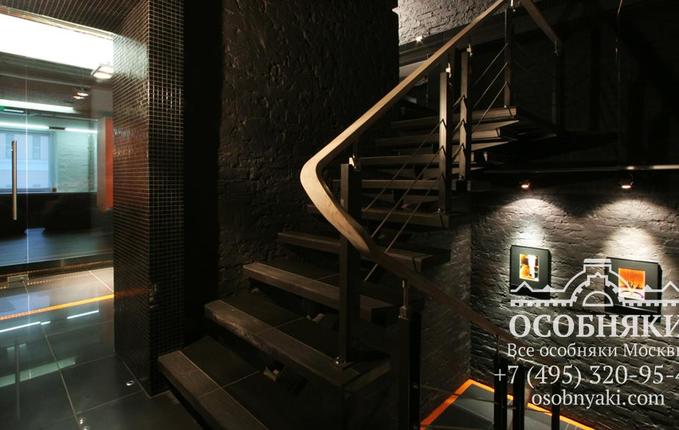 в Климентовском переулке, 1, площадь 586 м