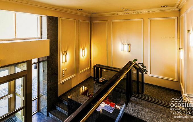 в Звонарском, 5, площадь 1655 м