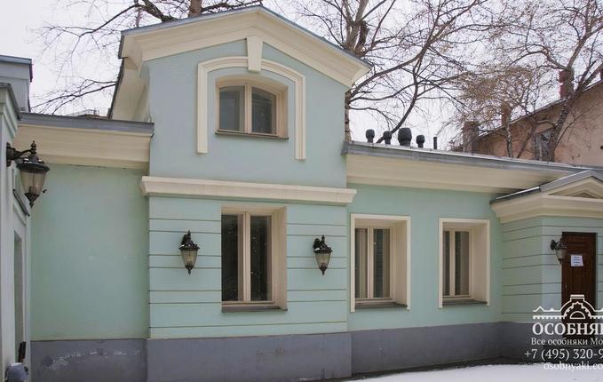 на Александра Лукьянова, 7, площадь 1287 м