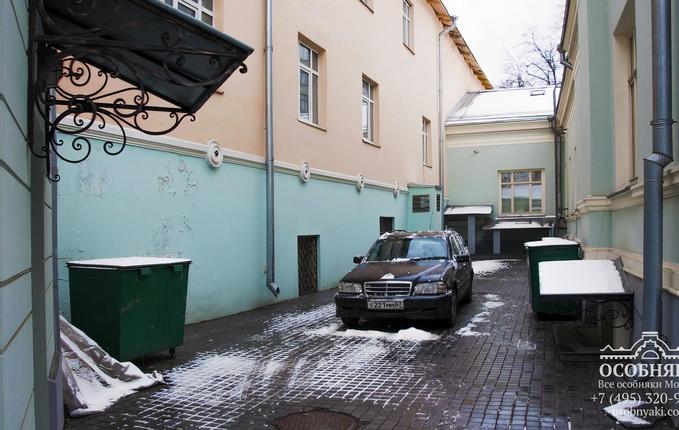 на Александра Лукьянова, 7, площадь 1287 м