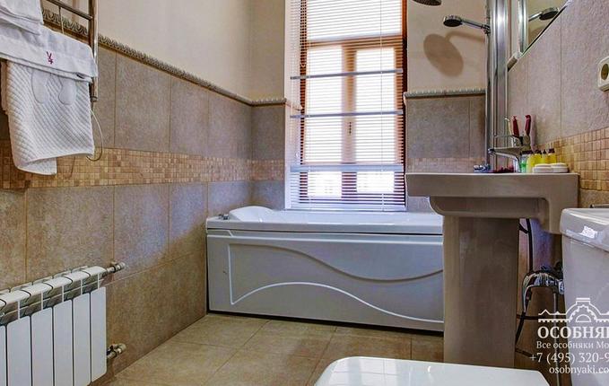 в Старопименовском переулке, 11, площадь 400 м