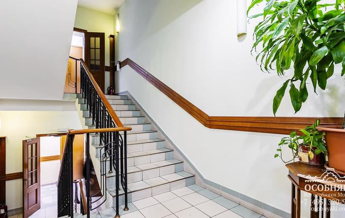 в Басманном переулке, 7, площадь 805 м