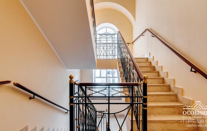 на Смоленской-Сенной площади, 27, площадь 1639 м