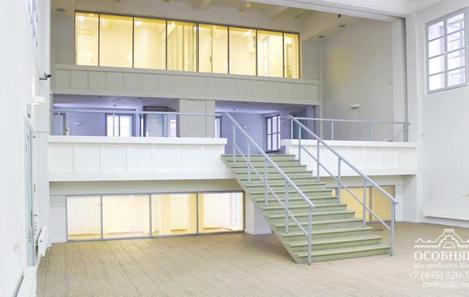 на Бережковской набережной, 28, площадь 1403 м