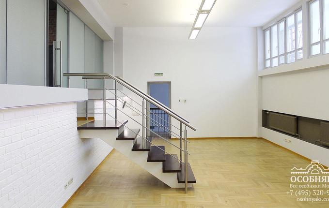 на Бережковской набережной, 28, площадь 1403 м