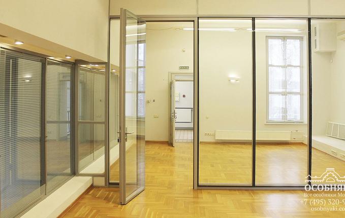 на Бережковской набережной, 28, площадь 1403 м