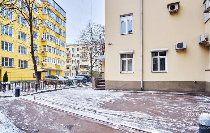 в Малом Татарском переулке, 3, площадь 1009 м