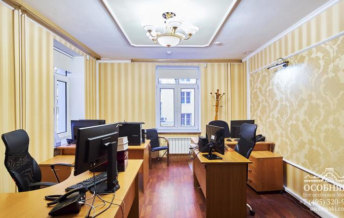 в Малом Татарском переулке, 3, площадь 1009 м