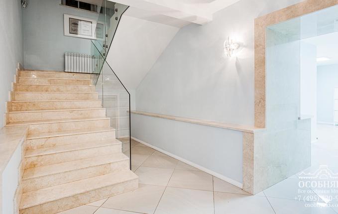 в Колпачном переулке, 6, площадь 608 м