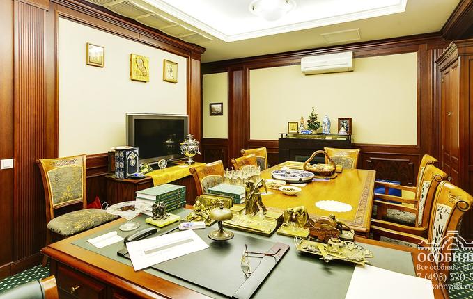 в Климентовском переулке, 10, площадь 1001 м