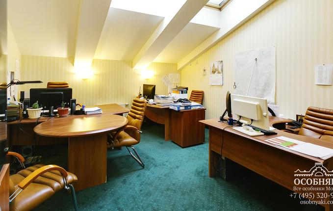 в Климентовском переулке, 10, площадь 1001 м