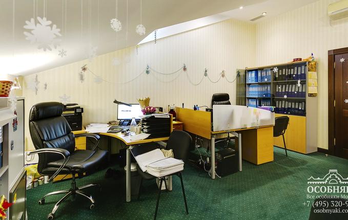 в Климентовском переулке, 10, площадь 1001 м