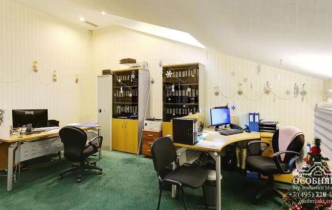 в Климентовском переулке, 10, площадь 1001 м