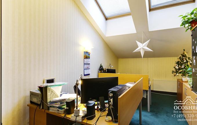 в Климентовском переулке, 10, площадь 1001 м