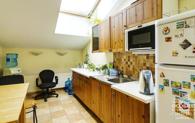 в Климентовском переулке, 10, площадь 1001 м