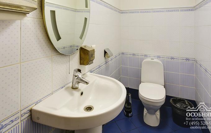 в Климентовском переулке, 10, площадь 1001 м