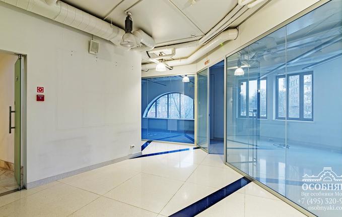 на Пудовкина, 13, площадь 2652 м