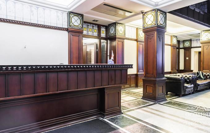 в Петровском переулке, 10, площадь 1730 м