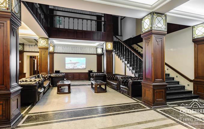 в Петровском переулке, 10, площадь 1730 м