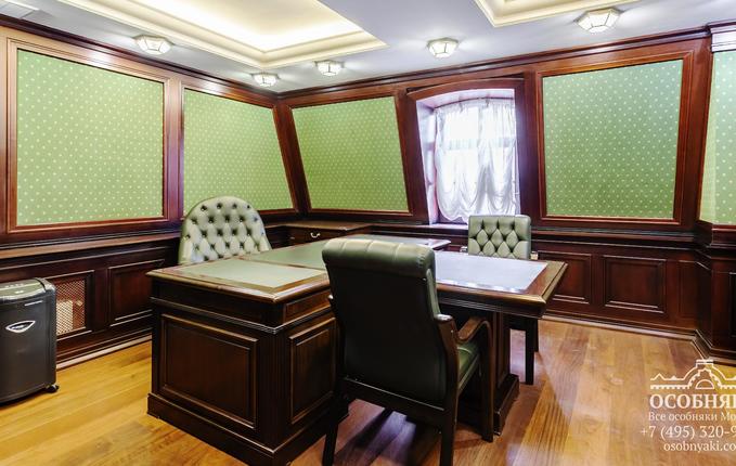 в Петровском переулке, 10, площадь 1730 м