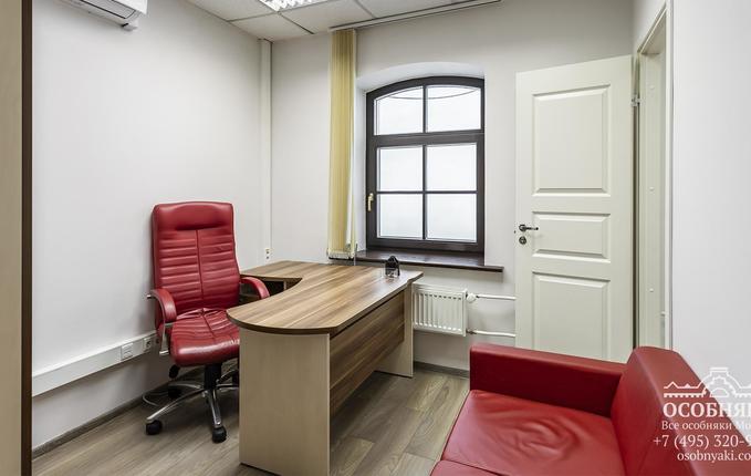 в Петровском переулке, 10, площадь 1730 м