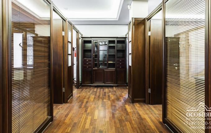 в Петровском переулке, 10, площадь 1730 м