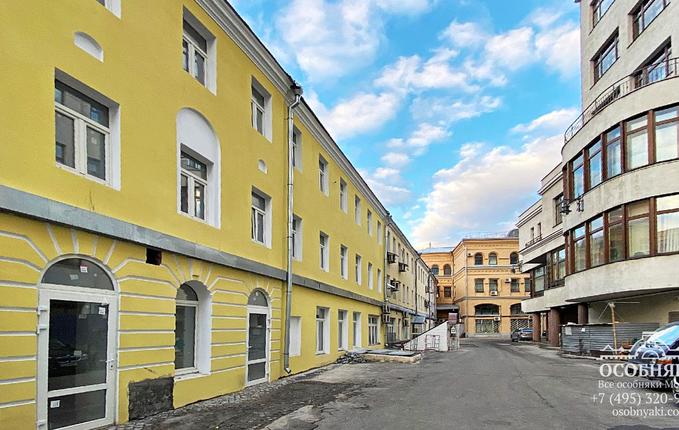 в Большом Черкасском переулке, 13, площадь 381 м