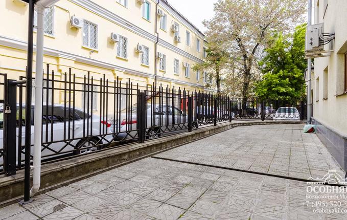 в 3-м Кадашёвском переулке, 8, площадь 1619 м