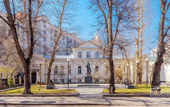 в Большом Левшинском переулке, 6, площадь 1045 м