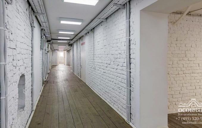 в Большом Левшинском переулке, 6, площадь 1045 м