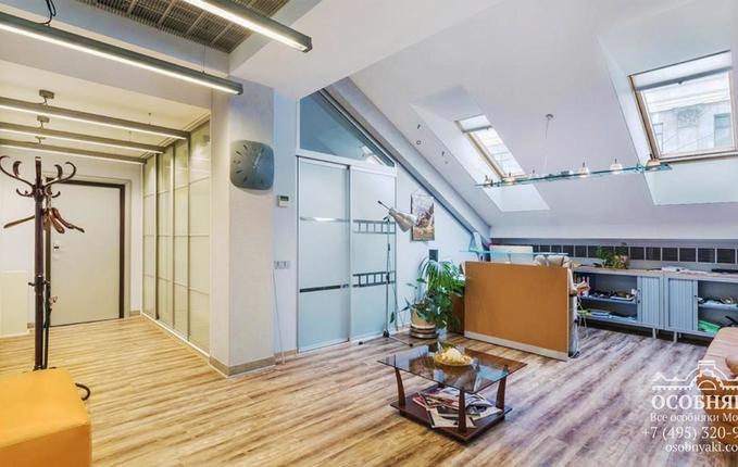 в Калошином переулке, 4, площадь 2565 м