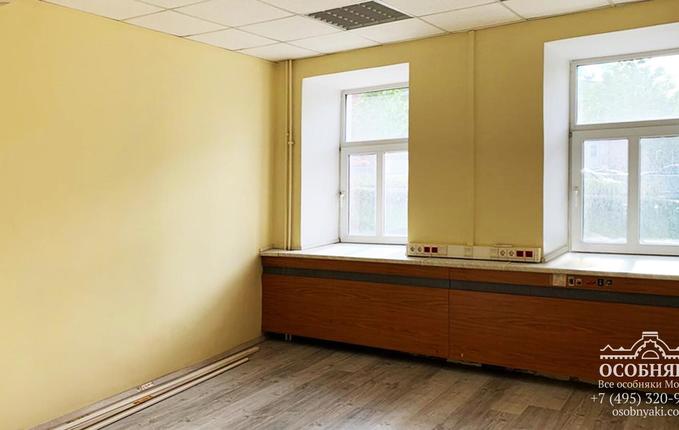 в Известковом переулке, 7, площадь 590 м