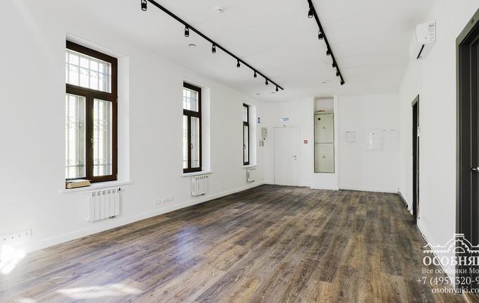 в Голиковском переулке, 11, площадь 380 м