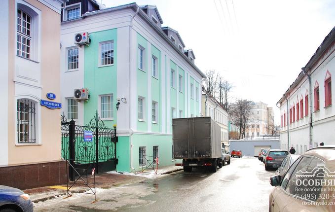 в Хохловском переулке, 10с5, площадь 917 м