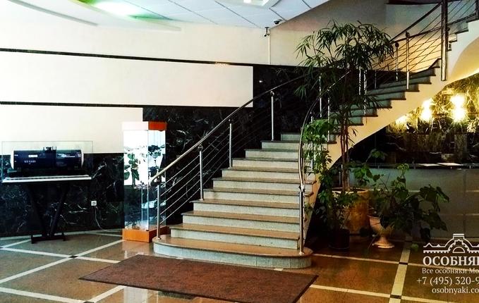 в Подсосенском переулке, 5, площадь 2439 м