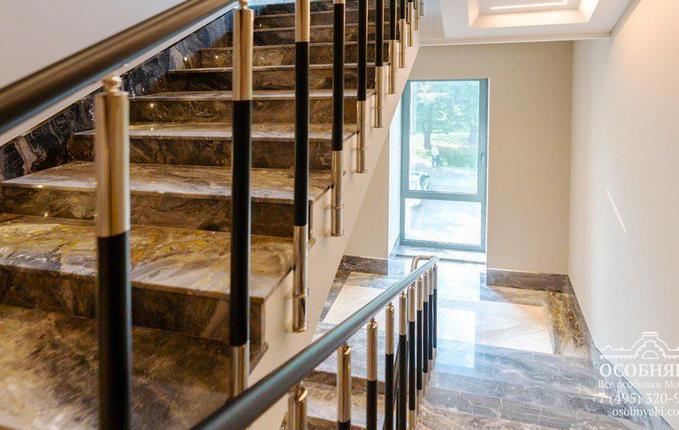 на Украинском бульваре, 15, площадь 1638 м