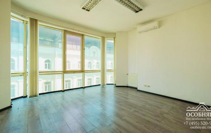 на Трубной, 25с1, площадь 1400 м