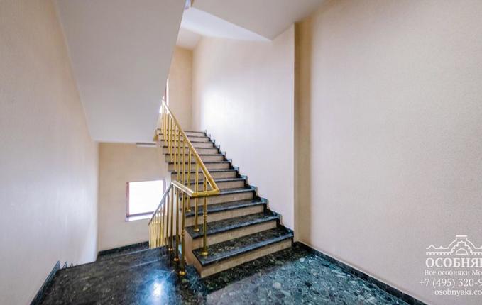 на Трубной, 25с1, площадь 1400 м