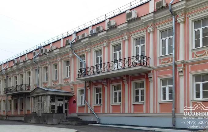 в Рыбниковом переулке, 8, площадь 1570 м