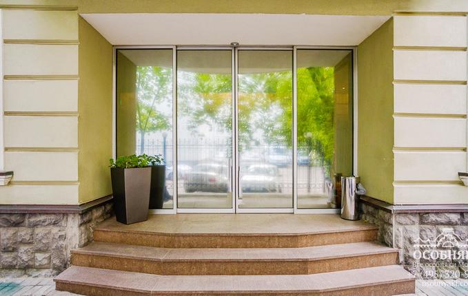 в Колокольниковом переулке, 7, площадь 1407 м