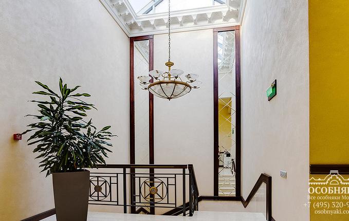 в Колокольниковом переулке, 7, площадь 1407 м