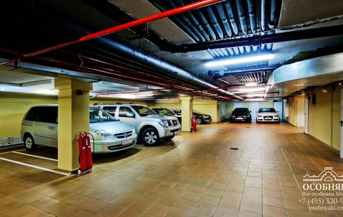 в Денисовском переулке, 26, площадь 4040 м