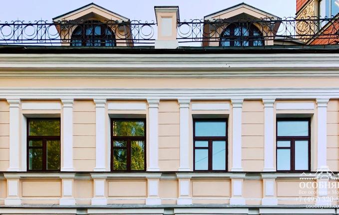 в Среднем Овчинниковском переулке, 8, площадь 246 м