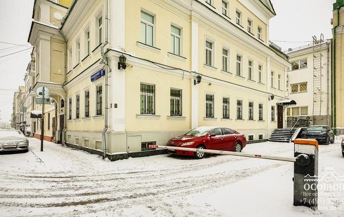 в Большом Головином переулке, 23, площадь 763 м