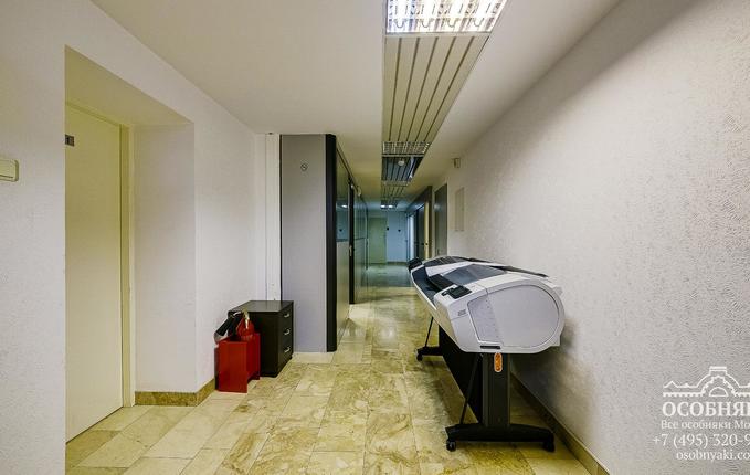 в Большом Головином переулке, 23, площадь 763 м