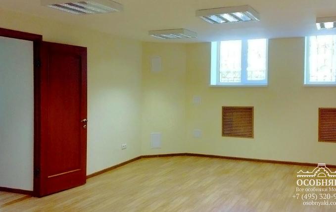 в переулке Красина, 15, площадь 1850 м