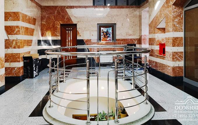 на Земляном Валу, 68, площадь 2500 м