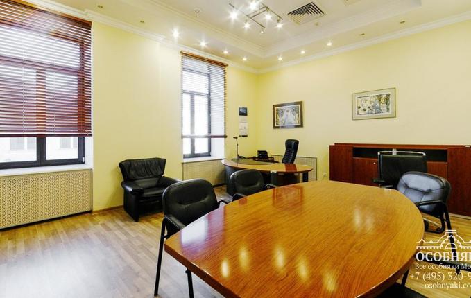 в Мерзляковском переулке, 20, площадь 2244 м