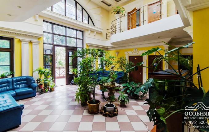 на Боровой улице, 18, площадь 1303 м