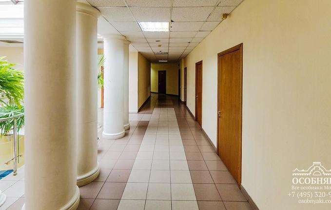 на Боровой улице, 18, площадь 1303 м